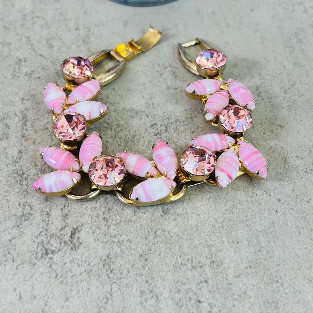 Vintage Juliana Pink White Swirl Milk Glass and Rhinestone Bracelet 6.75in - Picture 2 of 14